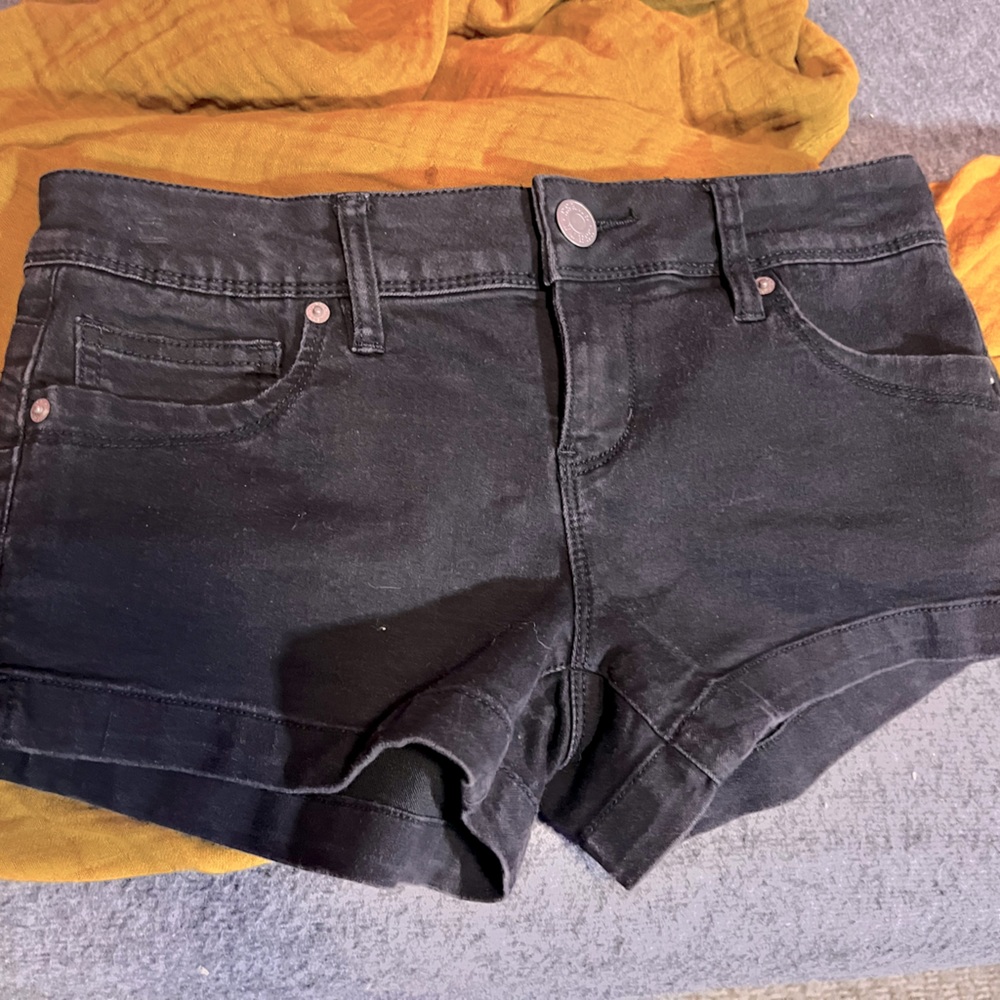 GUESS Black Jean Stretch Shorts Size 27 US Small Vintage 1981 style los angeles
